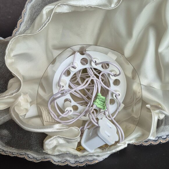 10 Light Porcelain Angel Tree Top - Picture 6 of 11